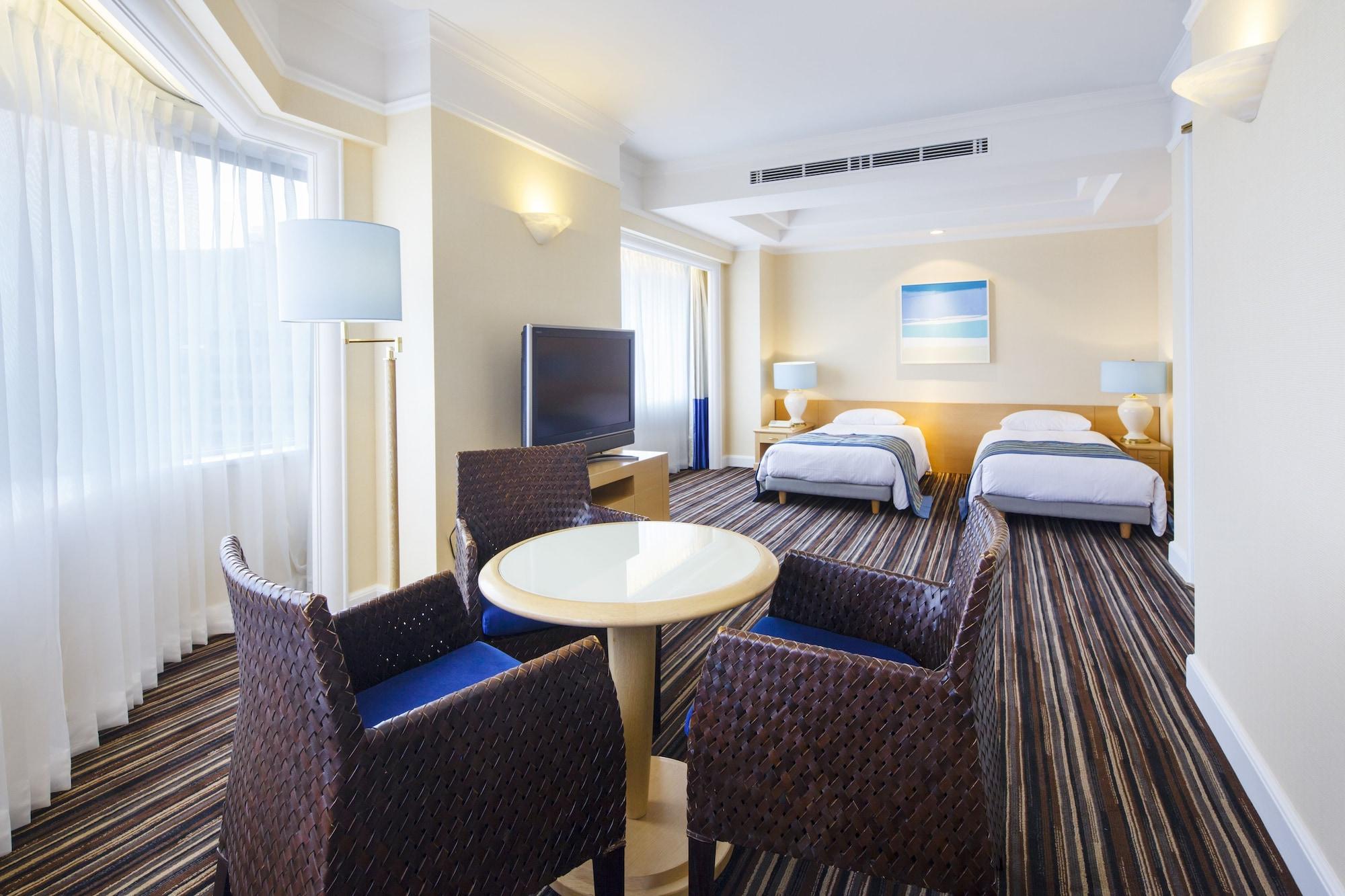 Ana Holiday Inn Tokyo Bay By Ihg Экстерьер фото